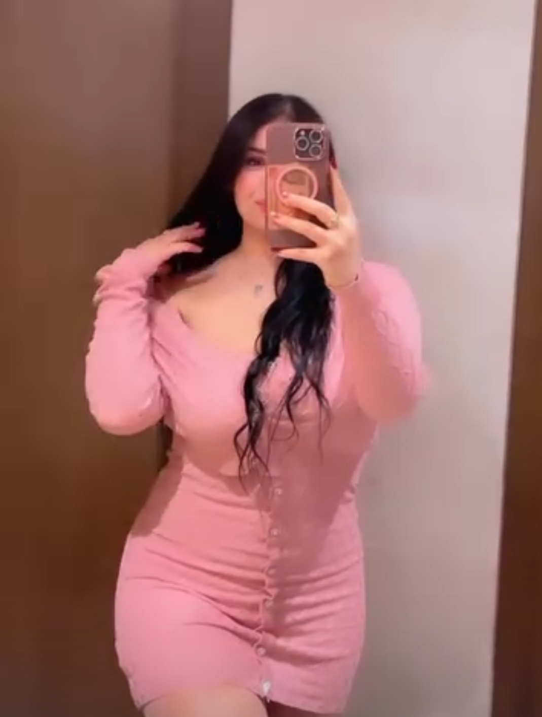 Escorta Sex - Top escorta bruneta titrata, cu experienta, o fire placuta, calma si rabdatoare ofer companie, masaj de relaxare si terapeutic in conditii de lux.  Detalii la telefon.  - Telefon: 0741552756 