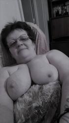 Escorte Sexy - Bucuresti - Roscata discreta atenta la cerintele tale, ofer domnilor manierati companie si masaj terapeutic la domiciliul meu.  Ofer si cer seriozitate maxima, igiena garantata.  Detalii suplimentare la telefon. 