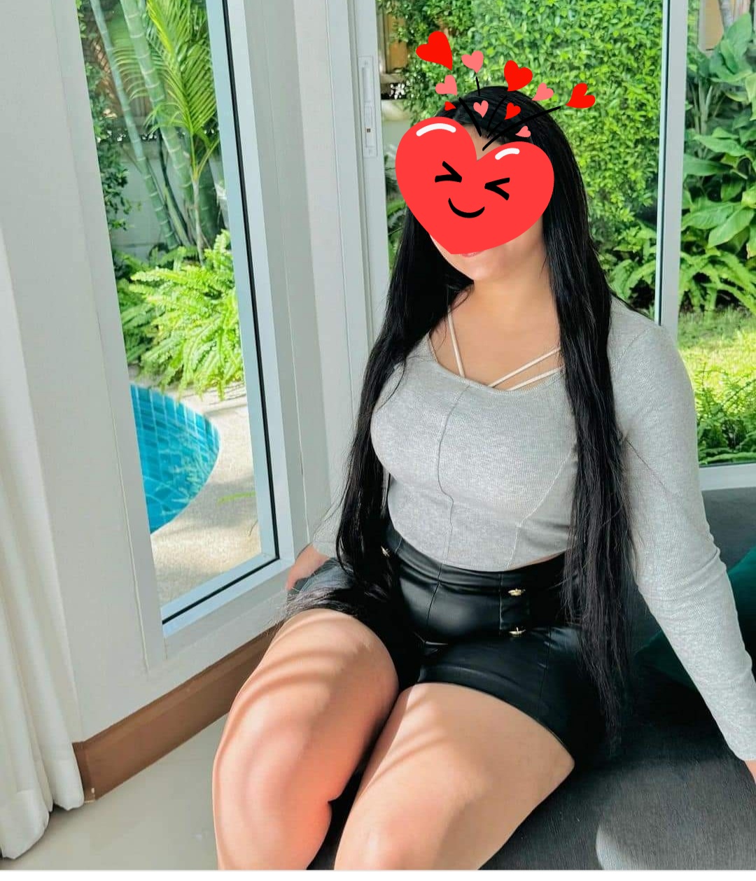 Escorta Sex - Escorta manierata am revenit.  Ofer companie si masaj terapeutic facut cu creme si uleiuri aromate domnilor manierati intr-o locatie discreta.  Locuri de parcare si ac.  Detalii la telefon.  - Telefon: 0741552756 