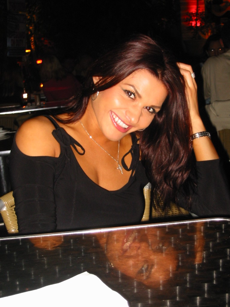 Escorta Sex - Escorta apetisanta, dulce si atenta cu tine, locuiesc singura, ofer masaj complet, garantez igiena si seriozitate, sunt o persoana sociabila, educata, ma adresez persoanelor cu bun simt, nu raspund la privat.  Detalii la telefon.  Poze reale - Telefon: 0766525087 