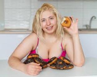 Brașov - Escorta Sexy - Blonda  discreta atenta la cerintele tale, ofer domnilor manierati companie si masaj terapeutic.   Ofer si cer seriozitate maxima, igiena garantata.  Detalii suplimentare la telefon. 