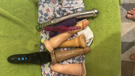 Bucuresti - Escorta Sexy - Salut, ma numesc David , 28 ani , cu locatie .  Va ofer masaj de relaxare erotic si , jucari , dominare soft , hard, si multe alte fantezii, sunt activ .  trebuie doar sa fi decis ce vrei! Nu raspund la numere private ! Nu trimit poze xxx! Cei ce au pofta de caterinca vor fi blocati! Mai multe detalii va astept la telefon sau whatsApp! Multumesc