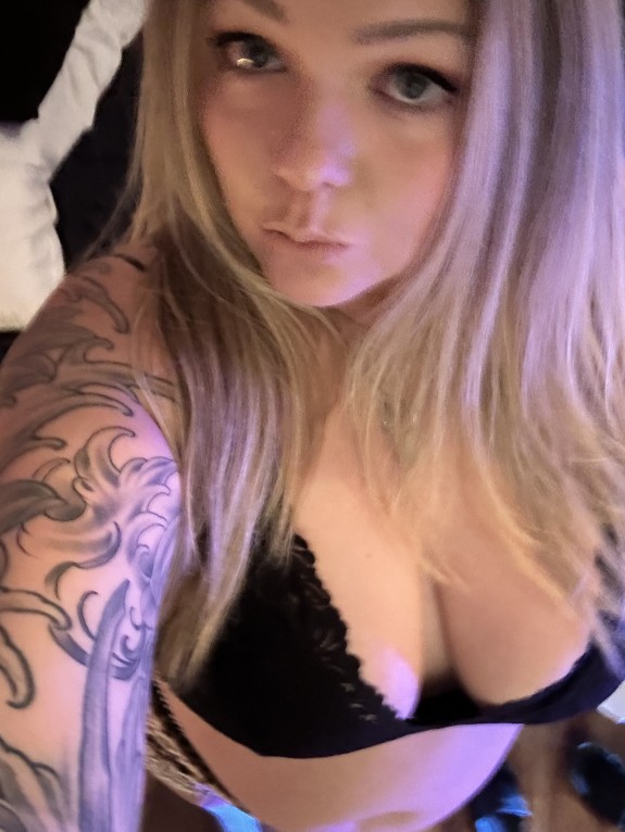 Escorta Sex - Bună sunt Criss! Escorta matură și plină de experiență îți ofer companie, masaj erotic cu fin.  și masaj de relaxare, locație de lux.  Sunt foarte elegantă, finuță și cu bun simț.  Rog seriozitate.  Aștept bărbați generoși pentru a le îndeplini toate poftele! Primesc și bărbații dotați în ecuație doar cu confirmare pe Whatsapp îmi trimiți foto + video cu jucăria ta cum scuipă și discutam! Fac și la telefon până termini.  - Telefon: 0748491487 