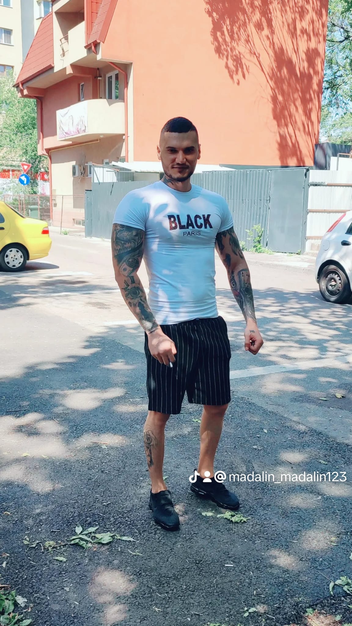 Escorte Sexy - Bucuresti - Tân?r activ 23 ani serios discret ofer clipe pl?cute domnilor genero?i ?i serio?i mai multe detalii la telefon  poze reale