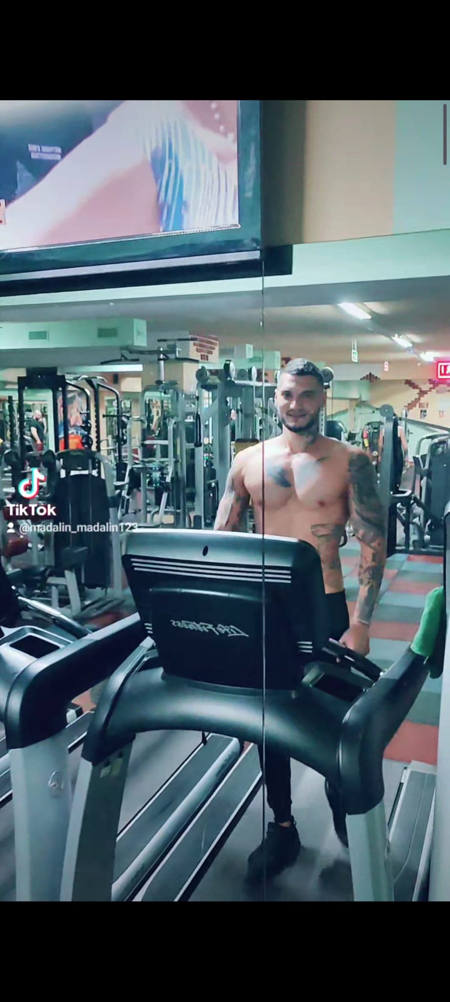 Bucuresti - Escorta Sexy - Tân?r activ 23 ani serios discret ofer clipe pl?cute domnilor genero?i ?i serio?i mai multe detalii la telefon  poze reale