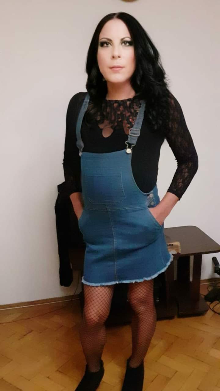 Escorte Sexy - Bucuresti - Excorta strîmta activa si pasiva te astept la mine daca esti un dimn serios sa ]ti ofer cele mai bune servicii de companie.  Daca esti un dom caruia îi place seriozitatea si increderea si nu te lasi în plasa celor falsi si hoti.  Te astept sa legam o prietenie de lunga durata.  Pupici