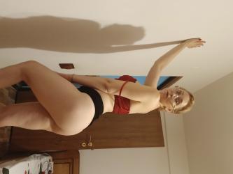 Pitești - Escorta Sexy - Ceea ce vezi în poze vei găsi și în realitate.  
Sunt o fire sociabila cu bun simt și deschisa.  
Anunțul este doar pentru domnii manierați și cu bun simț.  
Nu răspund la numere private!