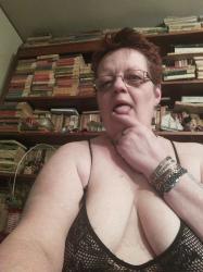 Escorte Sexy - Bucuresti - Roscata discreta atenta la cerintele tale, ofer domnilor manierati companie si masaj terapeutic la domiciliul meu.  Ofer si cer seriozitate maxima, igiena garantata.  Detalii suplimentare la telefon. 