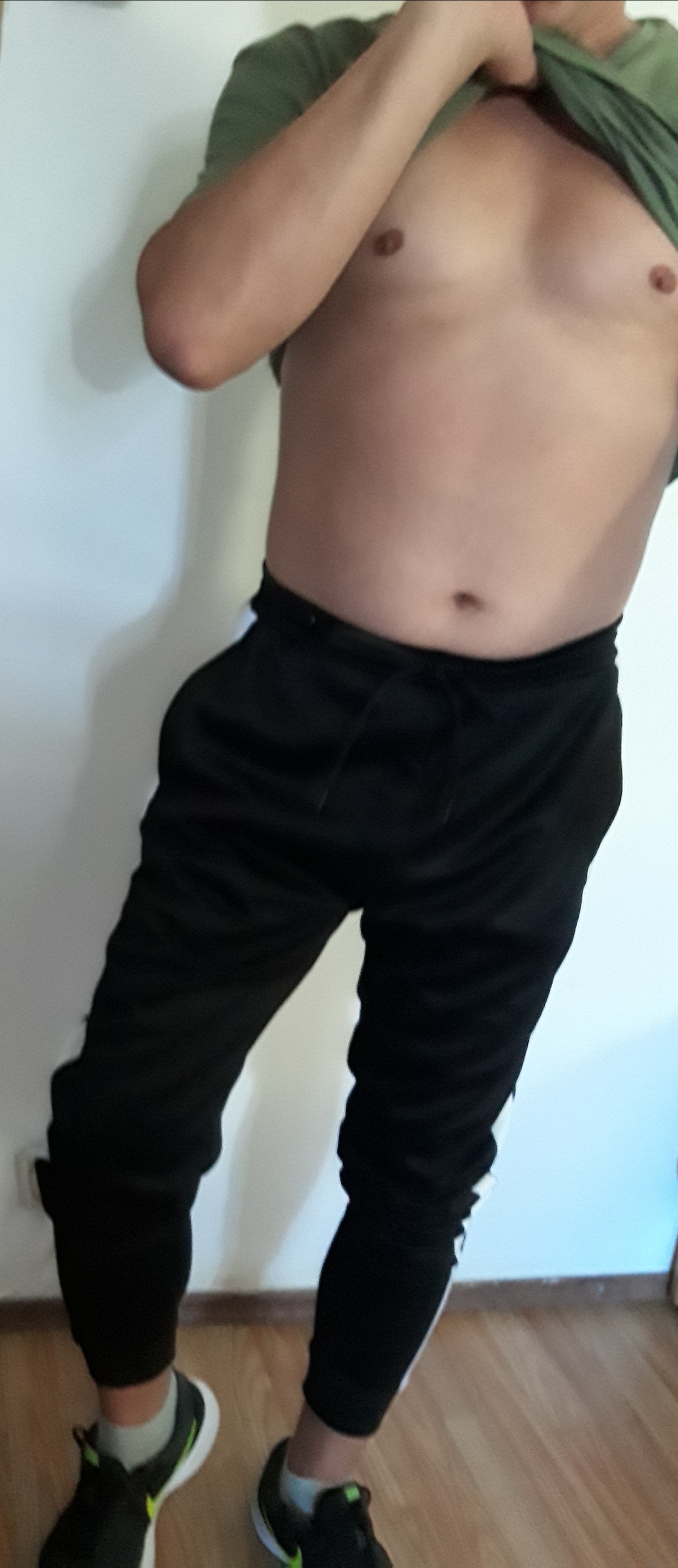 Bucuresti - Escorta Sexy - Versatil dominant, viril ofer companie si clipe de tandrete domnilor fparte seriosi.  Putem lega o prietenie de lunga durata bazata pe seriozitate si respect reciproc.  Rog si ofer seriozitate, programarea se face cu 30, 45 min inainte