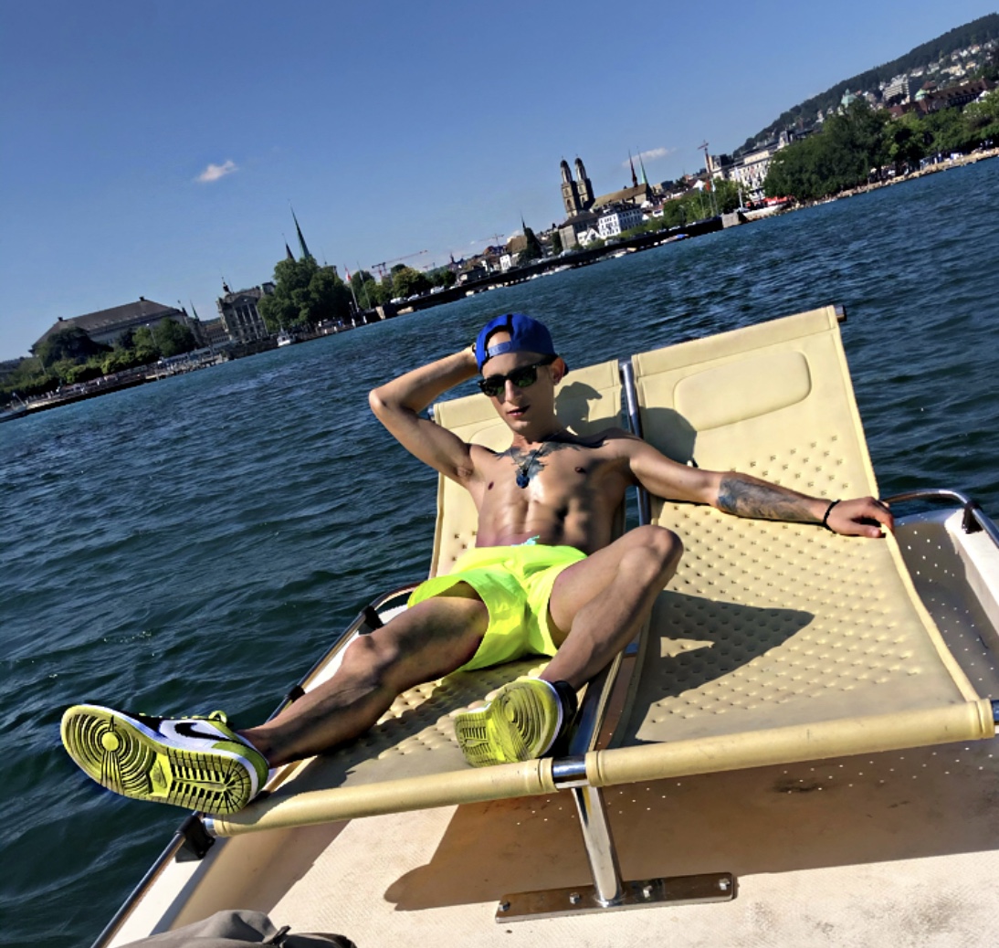 Bucuresti - Escorta Sexy - Masaj de relaxare erotic si multe alte fantezii, trebuie doar sa fi decis ce vrei! Nu raspund la numere private ! Nu trimit poze xxx! Cei ce au pofta de caterinca vor fi blocati! Mai multe detalii va astept la telefon sau whatsApp! Multumesc