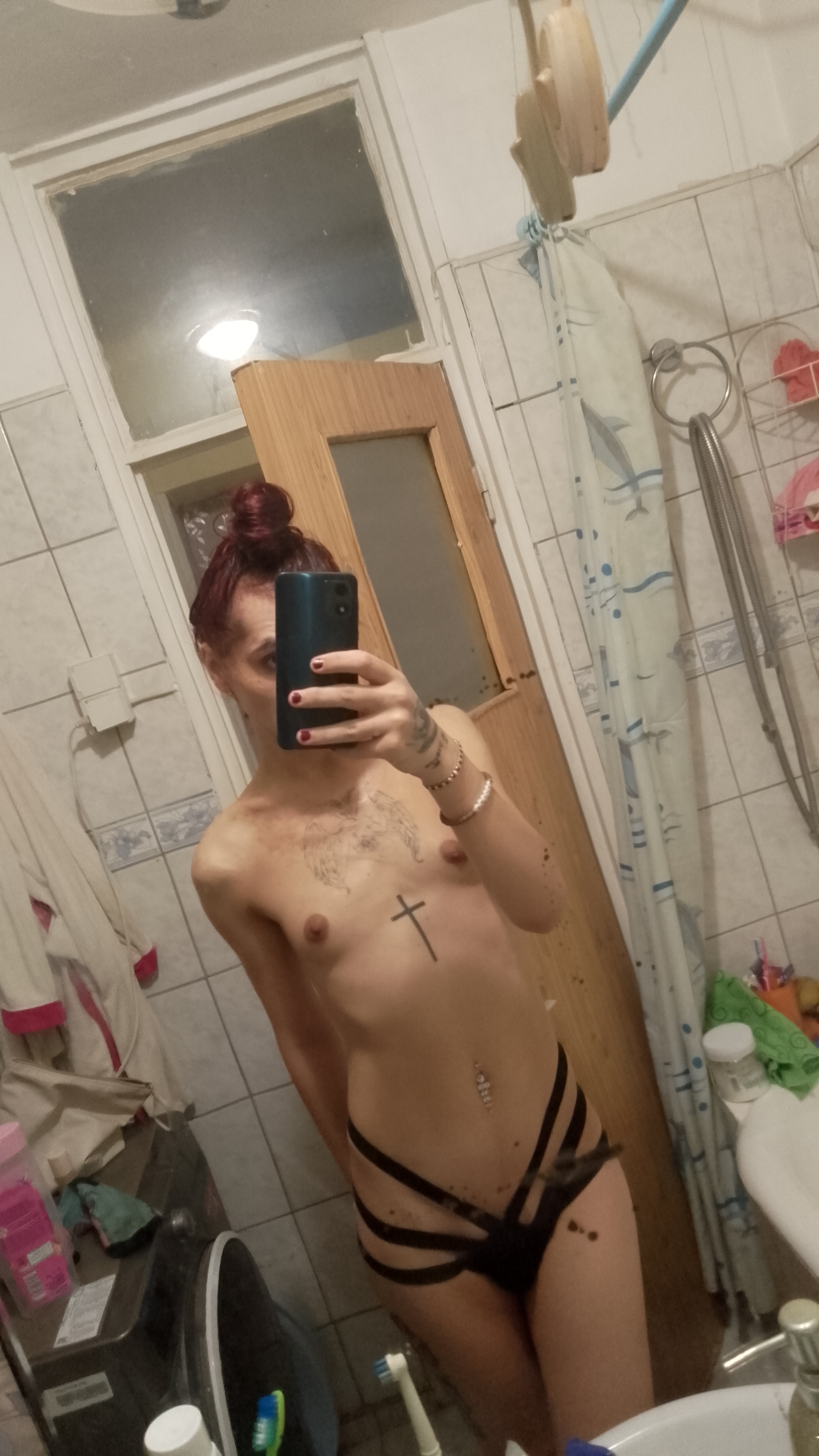 Escorte Sexy - Bucuresti - Bun?!M? numesc Alexandra, unii dintre voi deja m? cunoa?te?i.  Am un trup slim, picioare de Gazel?, fund mic ?i bombat, sâni micu?i din tratament hormonal, microfonul te las s? îl descoperi tu.  .  .  M? descurc cu cei încep?tori, deci dac? e?ti la prima experien?? cu o Femeie Transsexual?, sunt sigur? c? o s? reu?esc s? te fac s? te sim?i în largul t?u.  
Am 25 de ani, 1, 75 în?l?ime, 60 kg.  Nu accept cupluri, Nu accept b?rba?i cu tâmpenii inserate în zona intim?, Nu r?spund la Nr private(ascunse)
Hai s? îmi aflii secretul.  .  . 