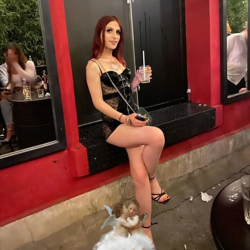 Bucuresti - Escorta Sexy - Bun?!M? numesc Alexandra, unii dintre voi deja m? cunoa?te?i.  Am un trup slim, picioare de Gazel?, fund mic ?i bombat, sâni micu?i din tratament hormonal, microfonul te las s? îl descoperi tu.  .  .  M? descurc cu cei încep?tori, deci dac? e?ti la prima experien?? cu o Femeie Transsexual?, sunt sigur? c? o s? reu?esc s? te fac s? te sim?i în largul t?u.  
Am 25 de ani, 1, 75 în?l?ime, 60 kg.  Nu accept cupluri, Nu accept b?rba?i cu tâmpenii inserate în zona intim?, Nu r?spund la Nr private(ascunse)
Hai s? îmi aflii secretul.  .  . 