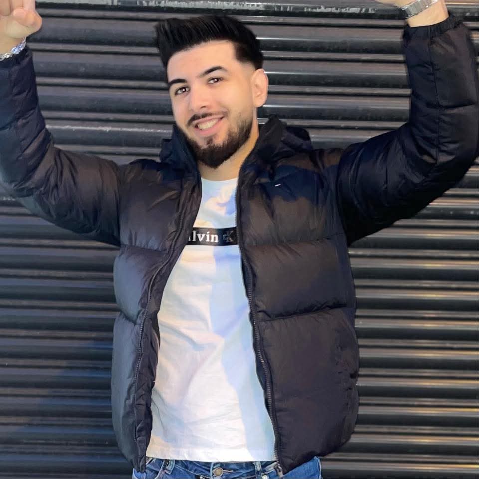 Ploiesti - Escorta Sexy - Escorta senzuala iti pot oferi companie, masaj de relaxare, intr-o ambianta placuta, clipe linistite la domiciliul meu sau al tau.  Astept domni seriosi si manierati.  Detalii la telefon