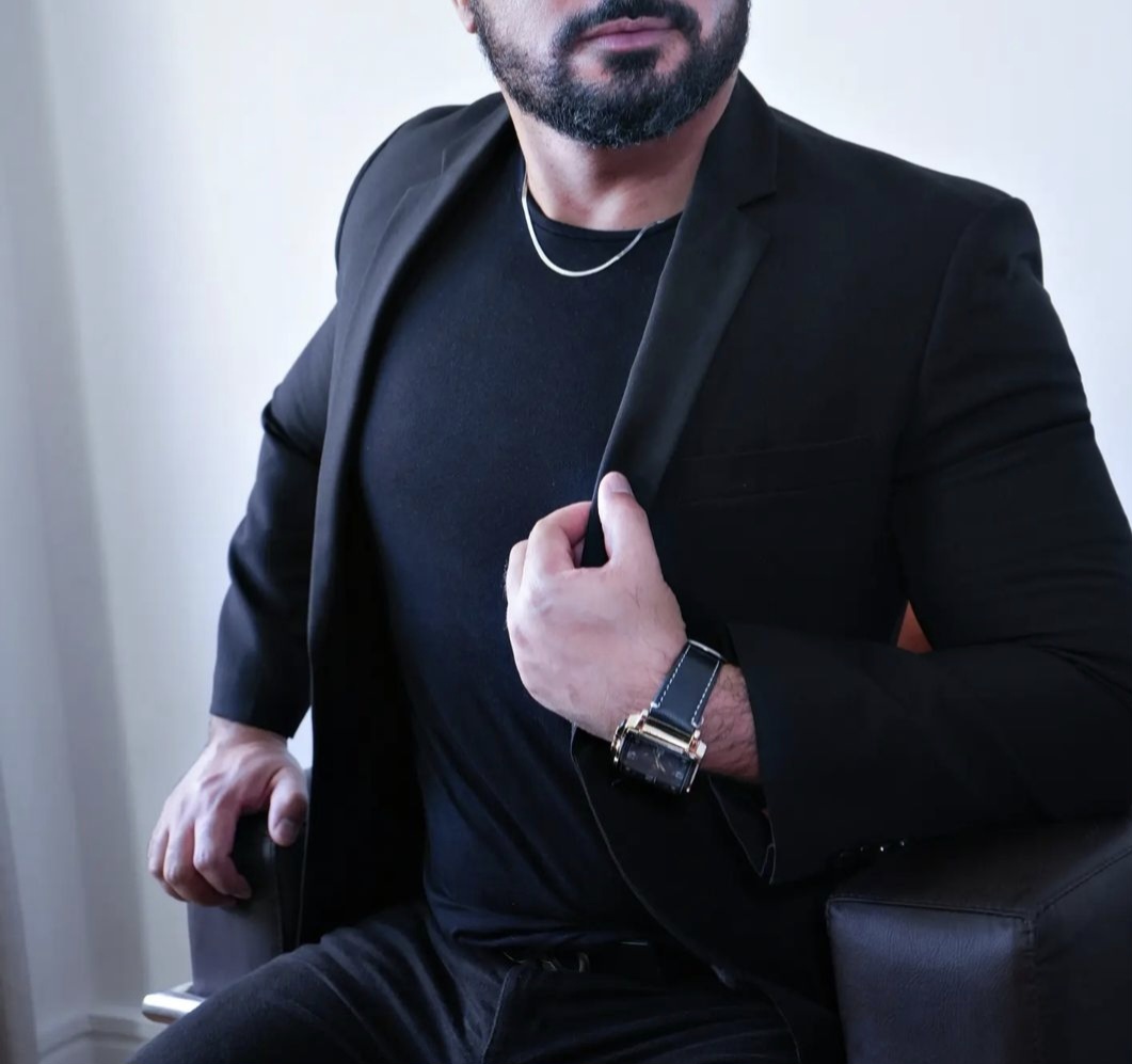 Escorte Sexy - Bucuresti - Hey, eu sunt Denys sunt bi ?i sunt activ.  am 28 de ani.  sunt romantic pasional, sunt si hard .  îmi place sexul, îmi place s? incerc lucruri noi .  Eu sunt un tip calm, glumet, prietenos, îmi place s? petrec ?i de asemenea îmi place viata ?i mi plac aventurile ?i petrecerile .  pot veni eu la tine, sau pensiune.  ?in sa men?ionez ca pentru mine discre?ia e destul de importanta de asemenea ?i igiena ta.  
Restul de toate acestea le putem descoperi împreun?.  .  .  DISCUTILE INTERMINABILE VOR PRIMI BLOCK!!!!