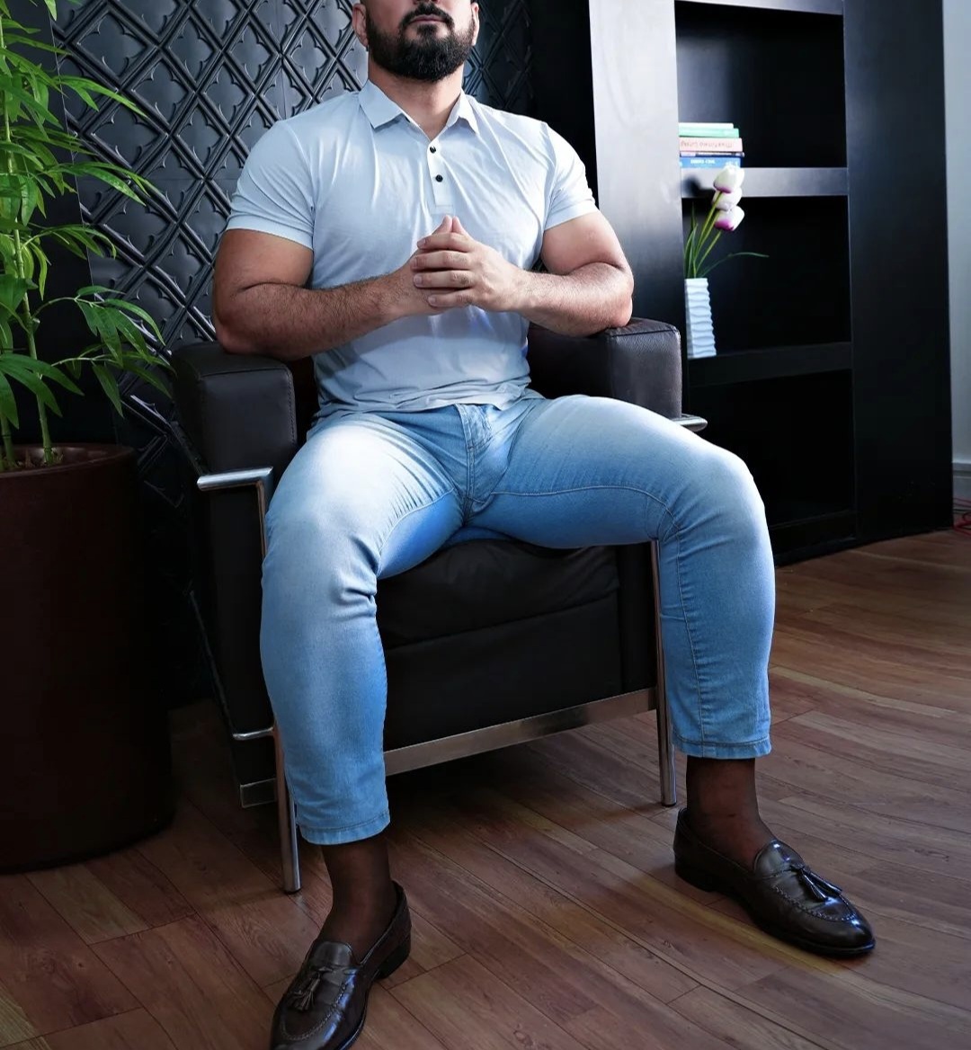 Bucuresti - Escorta Sexy - Hey, eu sunt Denys sunt bi ?i sunt activ.  am 28 de ani.  sunt romantic pasional, sunt si hard .  îmi place sexul, îmi place s? incerc lucruri noi .  Eu sunt un tip calm, glumet, prietenos, îmi place s? petrec ?i de asemenea îmi place viata ?i mi plac aventurile ?i petrecerile .  pot veni eu la tine, sau pensiune.  ?in sa men?ionez ca pentru mine discre?ia e destul de importanta de asemenea ?i igiena ta.  
Restul de toate acestea le putem descoperi împreun?.  .  .  DISCUTILE INTERMINABILE VOR PRIMI BLOCK!!!!