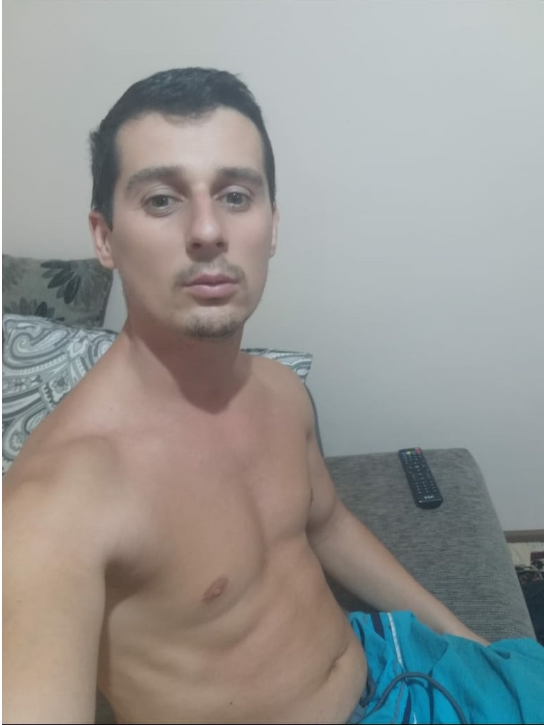 Bucuresti - Escorta Sexy - Tanar versatil, ofer servicii de neuitat! Se poate si din placere daca suntem compatibili. 