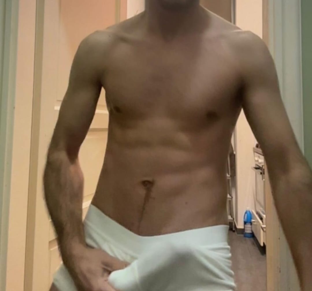 Bucuresti - Escorta Sexy - Hey, eu sunt david sunt bi ?i sunt activ.  am 30  de ani.  sunt romantic pasional, sunt si hard .  îmi place sexul, îmi place s? incerc lucruri noi .  Eu sunt un tip calm, glumet, prietenos, îmi place s? petrec ?i de asemenea îmi place viata ?i mi plac aventurile ?i petrecerile .  pot veni eu la tine, sau pensiune.  ?in sa men?ionez ca pentru mine discre?ia e destul de importanta de asemenea ?i igiena ta.  
Restul de toate acestea le putem descoperi împreun?.  .  .  DISCUTILE INTERMINABILE VOR PRIMI BLOCK!!!!