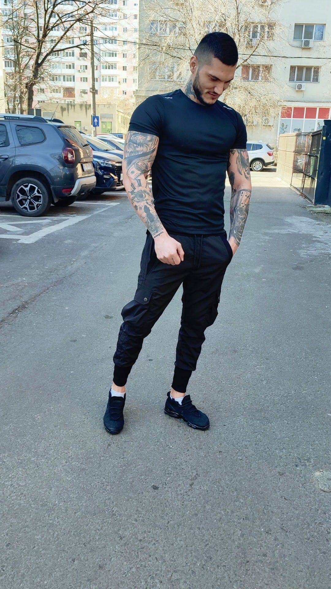 Bucuresti - Escorta Sexy - Tân?r activ  23 ani serios discret ofer clipe pl?cute domnilor genero?i ?i serio?i mai multe detalii la telefon  poze reale