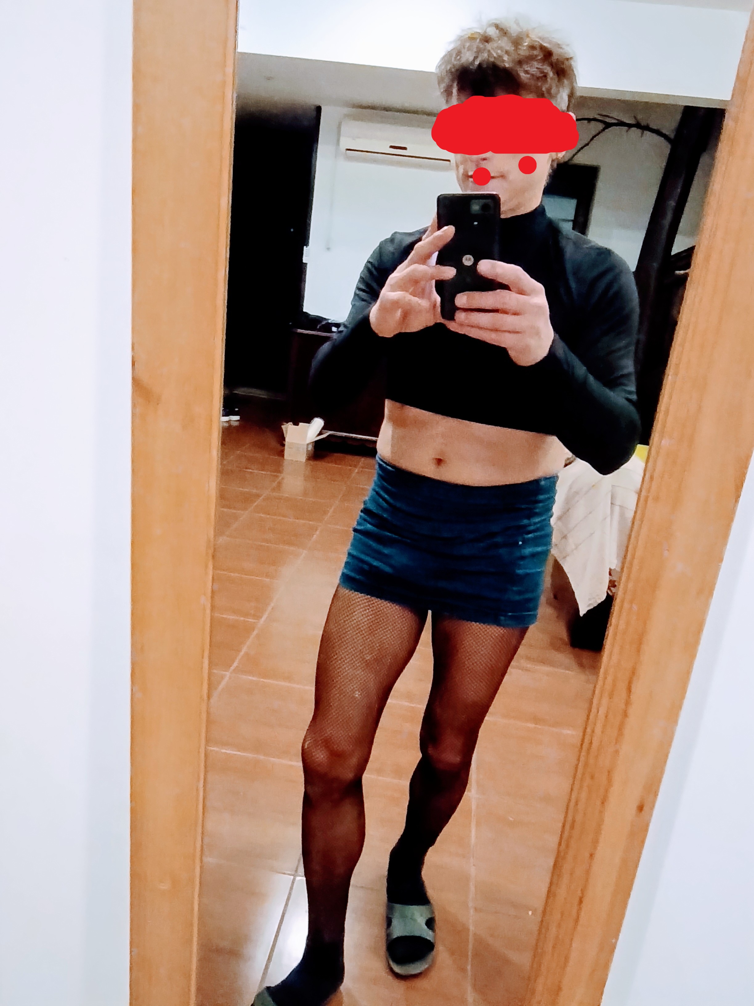 Escorte Sexy - Bucuresti - Sug PULLA in masina, natura sau la tine, nu am loc. 