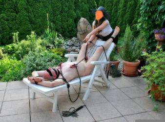 Bucuresti - Escorta Sexy - Masaj profesional, dominare, fetisuri, feminizare, jocuri de rol, pegging, fantezii , kinky/bizare, umilire verbala, /fizica/publica, incornorare, pentru domni, doamne sau cupluri Periculos de sexy si de asertiva, sunt femeia fatala de care te simti atras irezistibil, fara sa iti explicit de ce, care scoate din matca lor fluvii intregi de pasiuni ascunse in tine.  Dincolo de aspectul fizic am acel ceva care te electrocuteaza, scurtcircuiteaza si te face dependent de mine.  Eu te initiez sau te adancesc in jocuri de umbra, incorporand sinele tau ascuns, intunecat, obscur, opus, umbra ta.  Daca esti macar curios sa te cunosti mai bine, ma vei urma pe calea umbrei tale.  Vei descoperi ca esti mai mult decat credeai ca esti, mult mai complex.  .  Vei descoperi raiul sau iadul personal din tine.  Sunt open minded, creativa, joviala si sociabila.   Mintea mea este atrasa si stimulata de diferitele fatete, posibilitati de joc, modele de relatii si moduri de a trai lucrurile.  Nu ma rezum la un joc rece, cu pedepse.  Voia buna trebuie sa predomine de ambele parti, ca la sfarsit sa citesc in ochii tai sentimentul de recunostinta.  Sunt mistress Sanziana, dominatoare si maseur terapeut deopotriva si te ajut sa te relaxezi si destresezi in modul dorit de tine! Pentru show am asistent/asistenta.  Suna-ma!