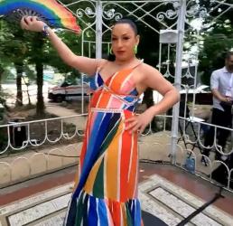 Escorte Sexy - Bucuresti - Sunt tigan de tiganie cu aspiratii politice si ma cred fetita, imi place s-o iau si sus si jos pe la spate.  Natura a fpst nasoala cu mine si am ajuns bulangiu dar imi place sa ma ard in dos si va astept la mine!!!
Votati Partidul Reper!!!