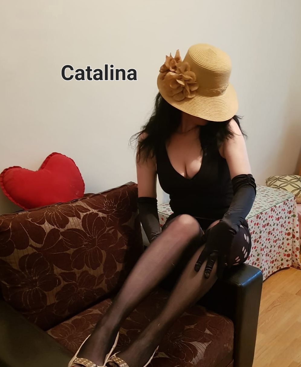 Escorta Sex - Sunt Catalina , o doamna rafinata , 40 ani si te invit intr-un cadru intim si select , pentru a petrece momente unice de relaxare !Poze Reale .  Nu raspund la numar privat&amp;sms! - Telefon: 0720899498 