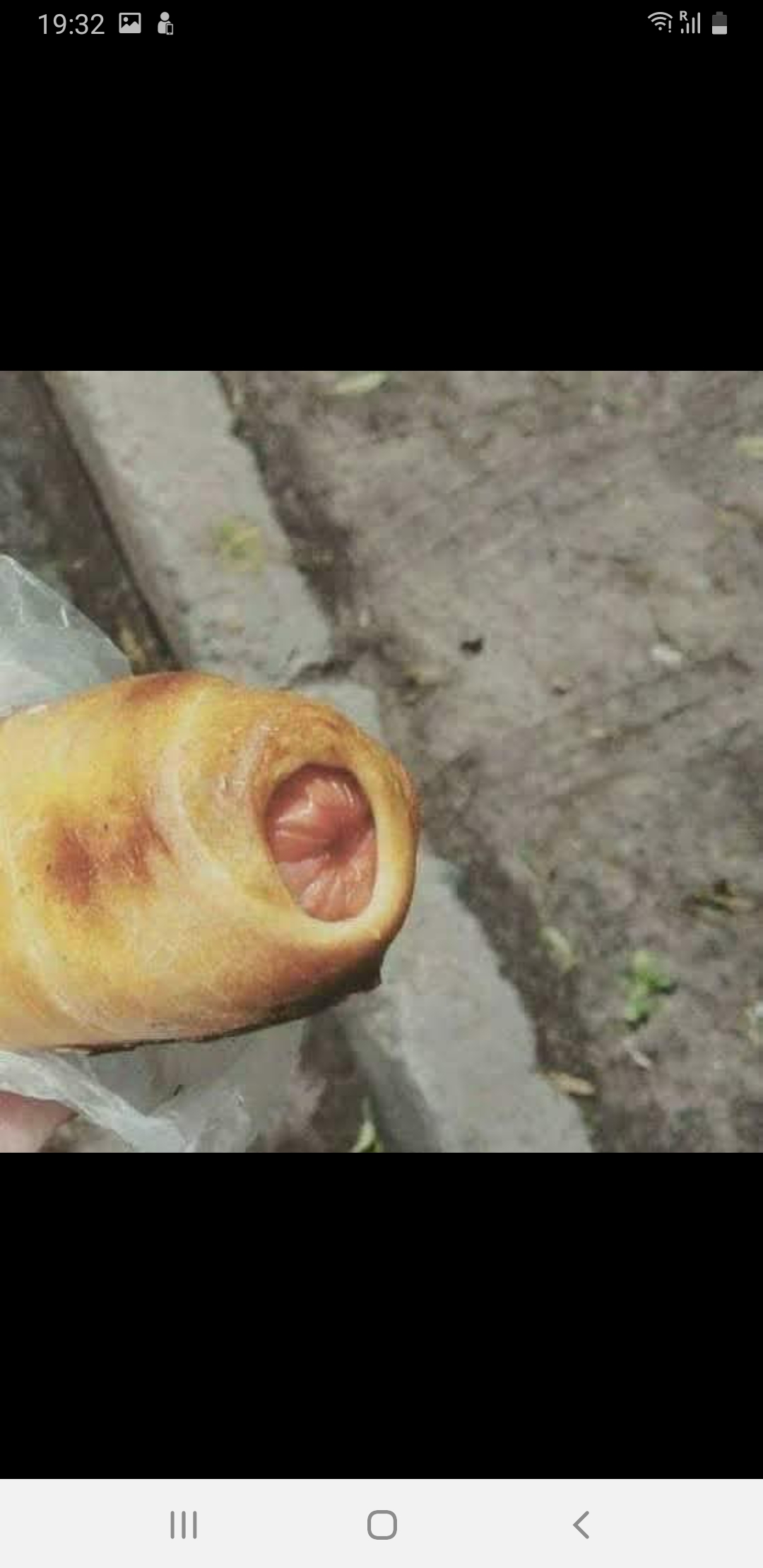 Escorta Sex - Buna fetelor barbat singur dotat viril tânăr ofer totul ma deplasez am masina gratis ofer bani te astept sa vorbim pe watshapp - Telefon: 0747480070 