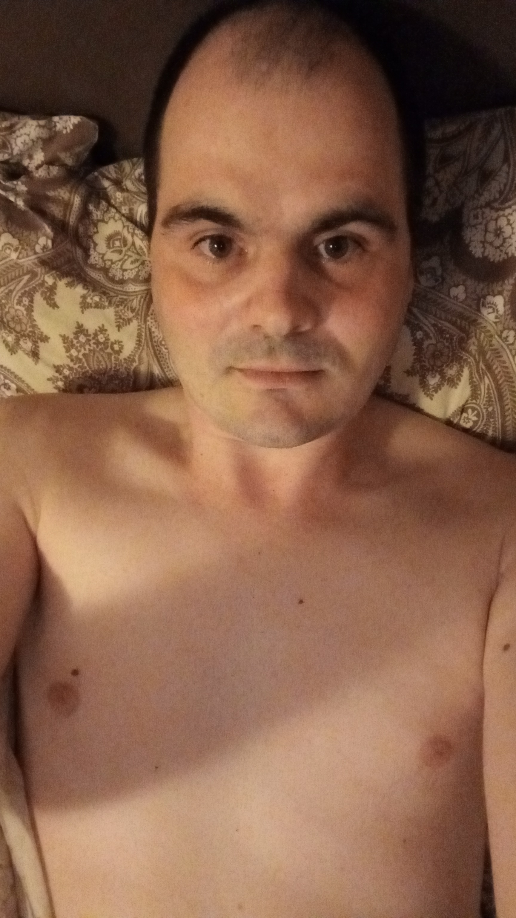 Galați - Escorta Sexy - Eu sunt Marian din Tudor Vladimirescu jude?ul Gala?i sunt doar activ sunt în c?utarea unui pasiv care s? îmi fac? toate pl?cerile doresc persoane serioase bazate pe sinceritate ?i respect doresc cum intr? în camer? s? te pun s? m? dezbraci s? facem du? împreun? s? te pun în genunchi s? m? sugi adânc Pentru mai multe detalii a?tept mesaje pe WhatsApp sau la telefon