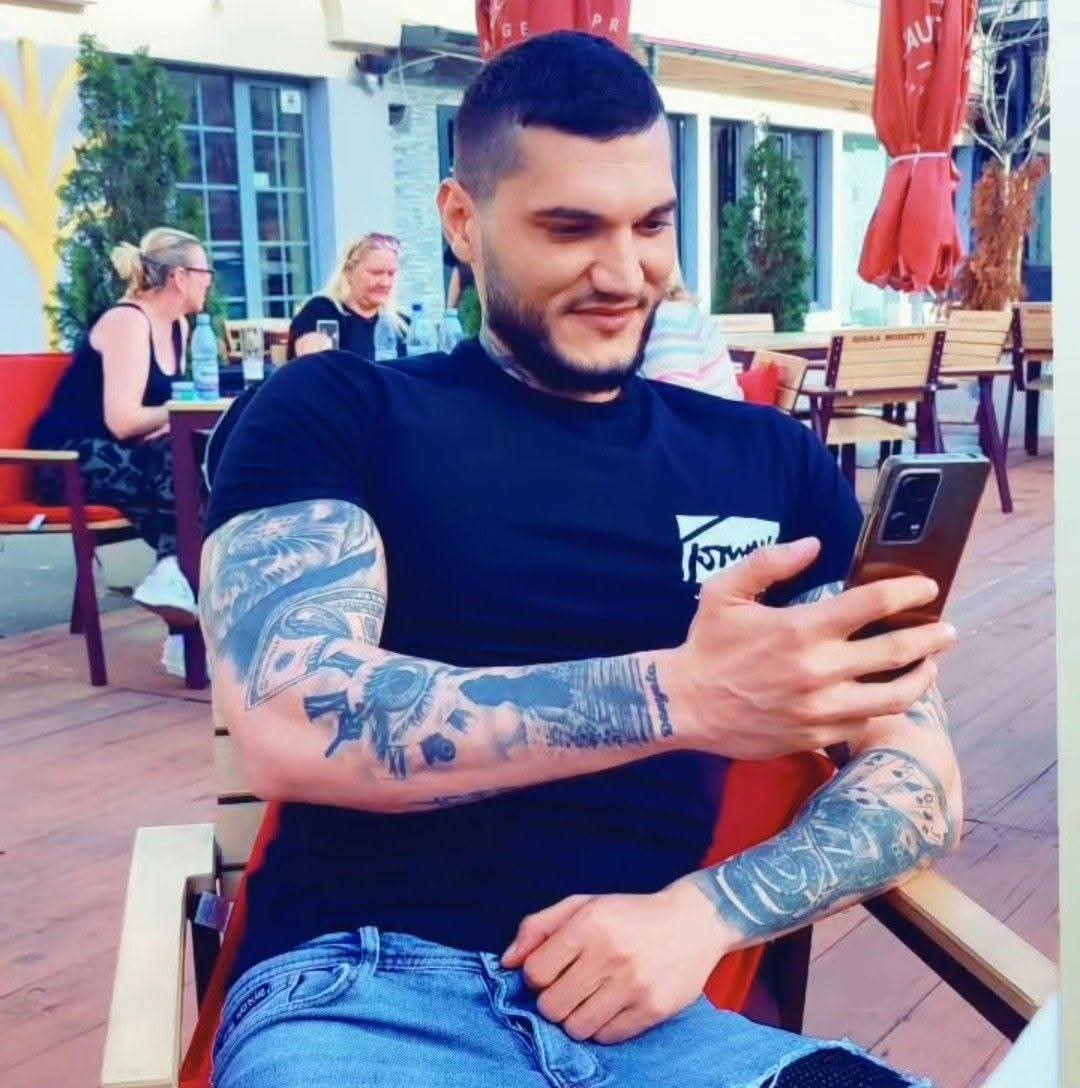 Bucuresti - Escorta Sexy - Tân?r 23 ani activ  ofer clipe pl?cute domnilor genero?i  mai multe detalii la telefon  poze reale  nu rasp la privat