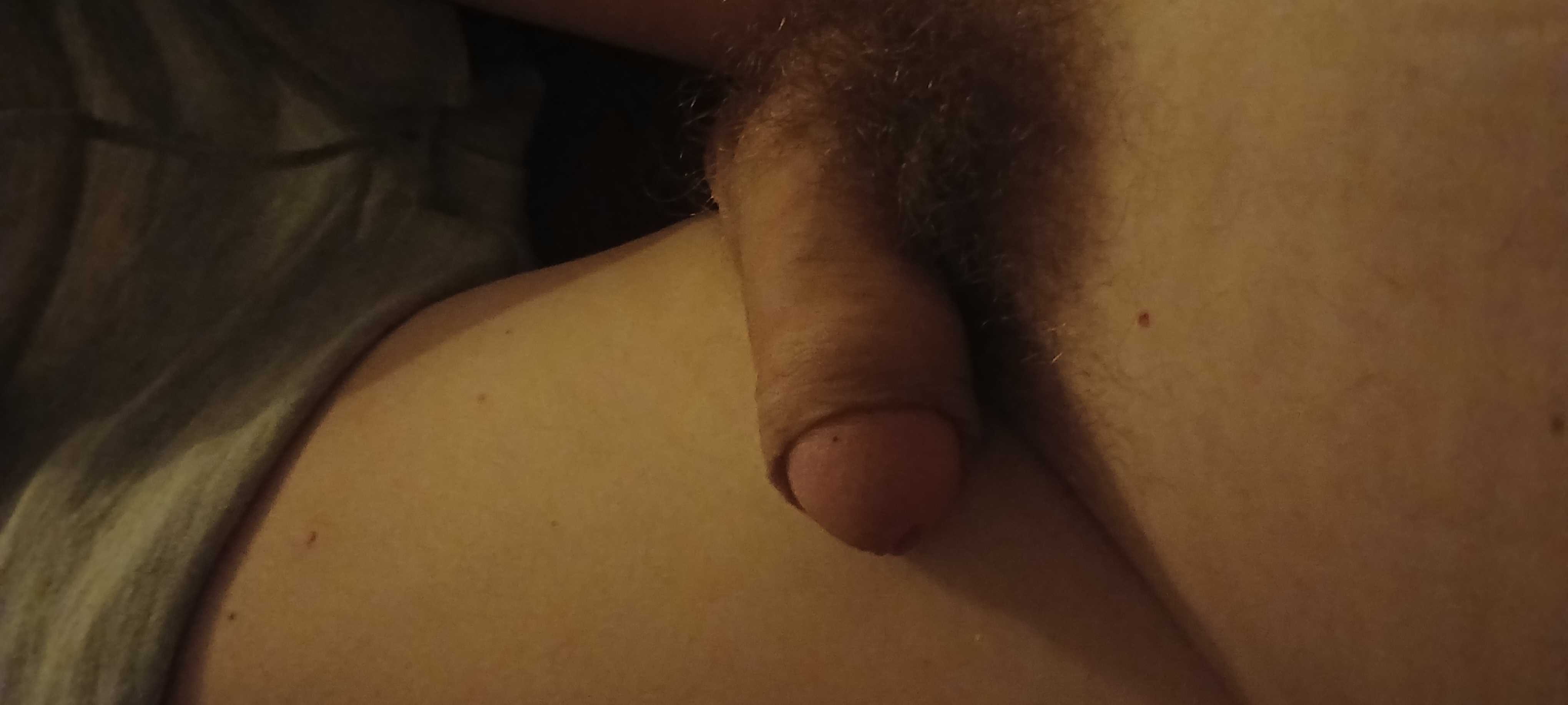 Bucuresti - Escorta Sexy - Caut barbati de 50 70 ani versatil ca mine cu loc si sa o aiba de 22 cm