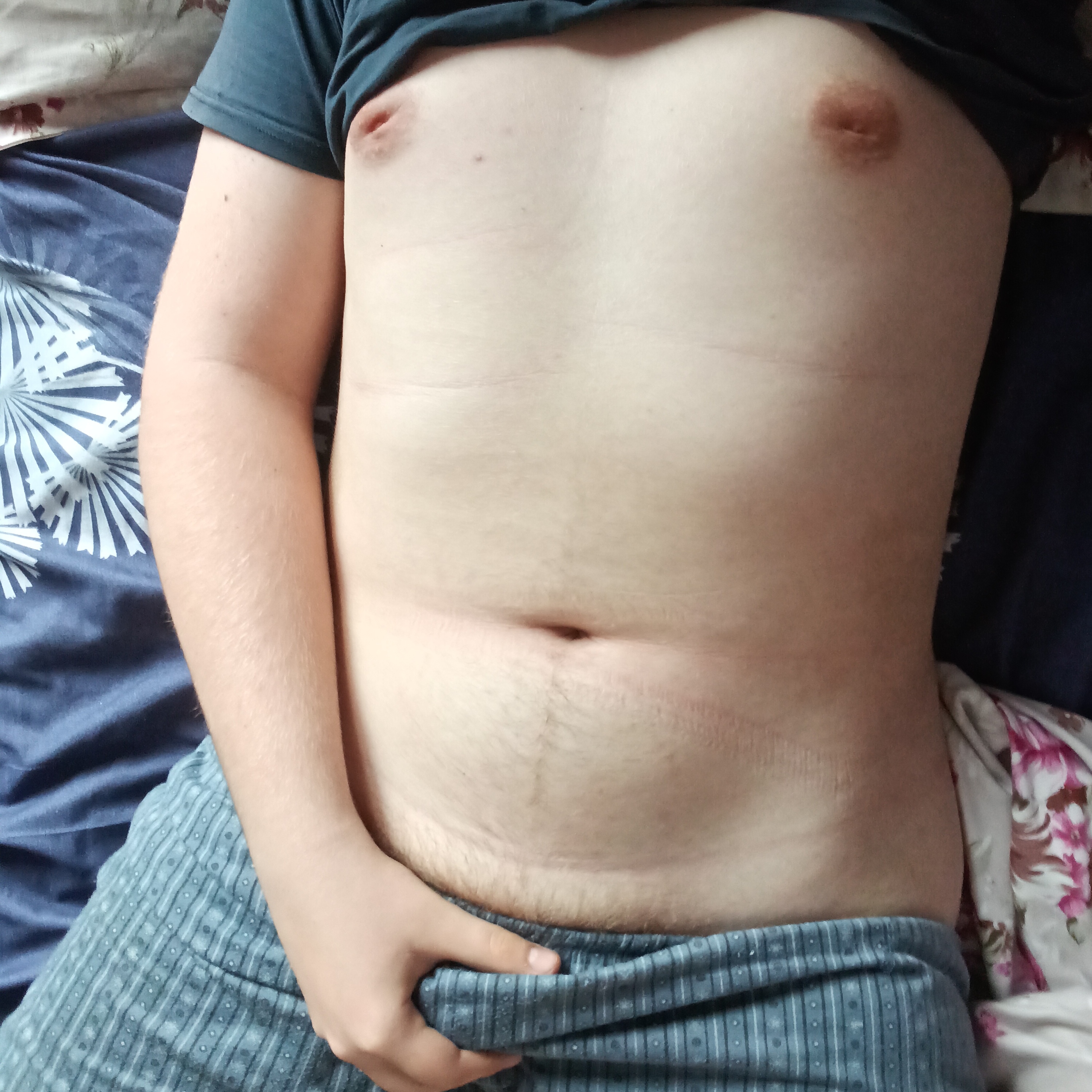 Escorte Sexy - Iași - Sunt tân?r ?i discret.  Sunt bine dotat 15 cm.  Îmi dau drumul repede.  O dau doar la supt.  M? ?i travestesc.  Scrie?imi pe WhatsApp