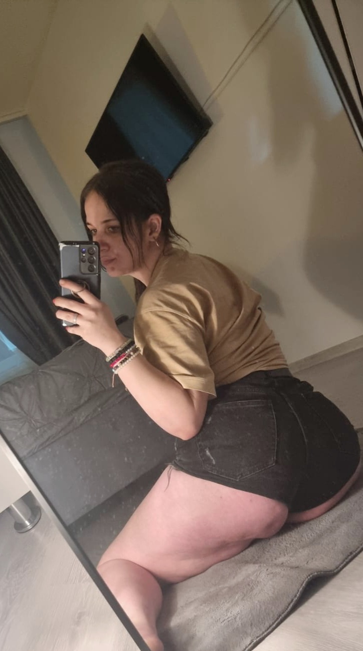 Escorta Sex - Seducătoare și exceptionala pregatita sa te ghidez intr-un labirint al placerii pe care nu l-ai mai explorat pana acum.  Momentele petrecute alaturi de mine te vor face sa revi de fiecare data cand iti doresti o mica aventura din rutina doar pentru tine! POZE 100% REALE Fac deplasari la tine sau la hotel sau te pot invita în locația mea discreta și cocheta.  - Telefon: 0793205495 