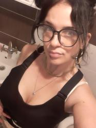 Bucuresti - Escorta Sexy - Escorta senzuala iti pot oferi companie, masaj de relaxare, intr-o ambianta placuta, clipe linistite la domiciliul meu sau al tau.  Astept domni seriosi si manierati.  Detalii la telefon