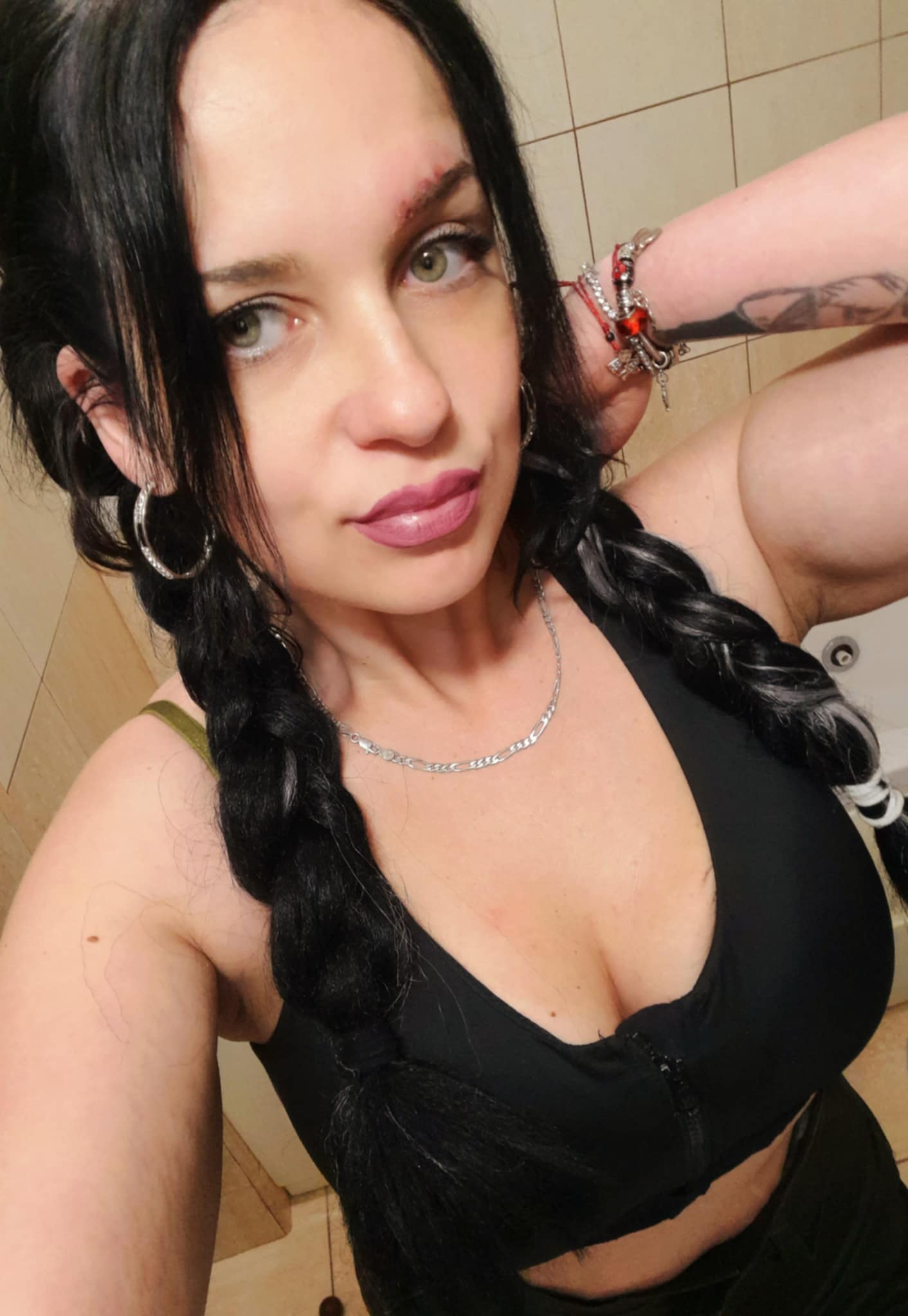 Escorta Sex - Escorta senzuala iti pot oferi companie, masaj de relaxare, intr-o ambianta placuta, clipe linistite la domiciliul meu sau al tau.  Astept domni seriosi si manierati.  Detalii la telefon - Telefon: 0793205495 