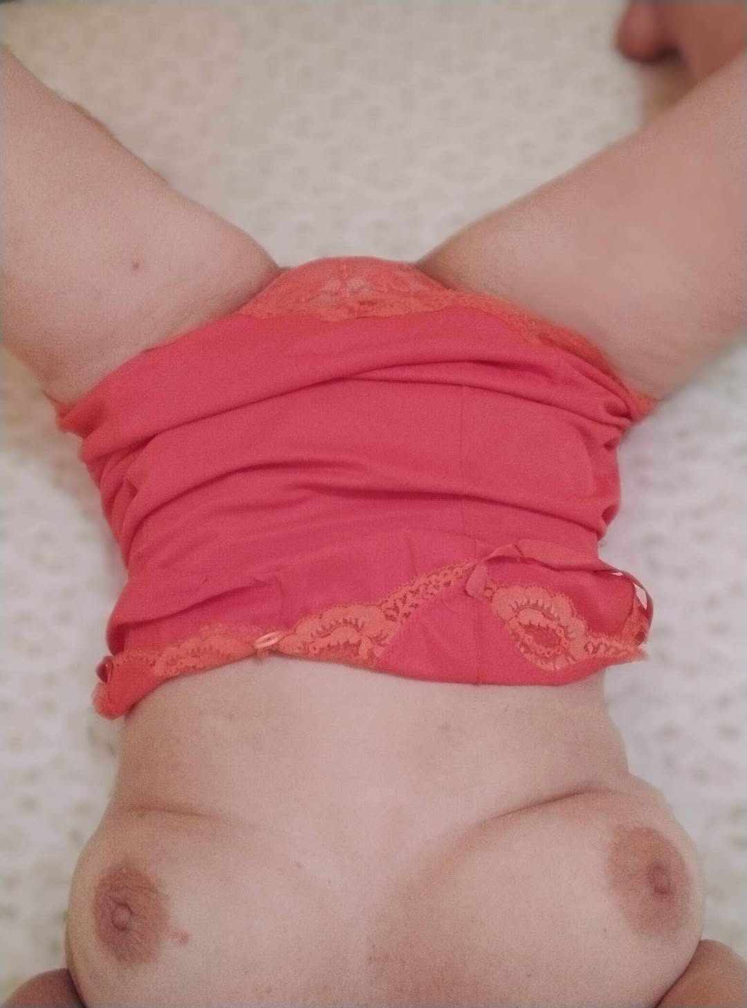 Escorta Sex - Escorta senzuala iti pot oferi companie, suntem cuplu soț si soție si o prietena 28 ani care doriți în 3 sau in 4 suntem deschiși si naturali.  .  .  .  masaj de relaxare, intr-o ambianta placuta, clipe linistite la domiciliul meu sau al tau.  Astept domni seriosi si manierati.  Detalii la telefon - Telefon: 0748706085 