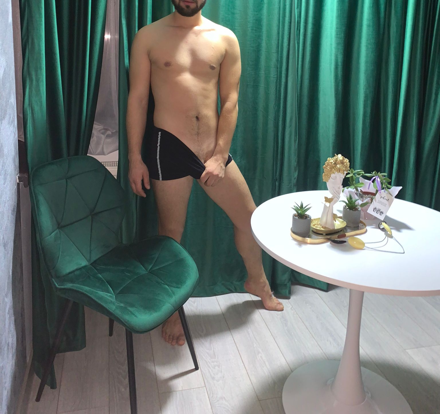 Onești - Escorta Sexy - Tân?r mai mult activ 22 de ani dornic de a te cunoa?te ?i disponibil doar pentru cei serio?i. 