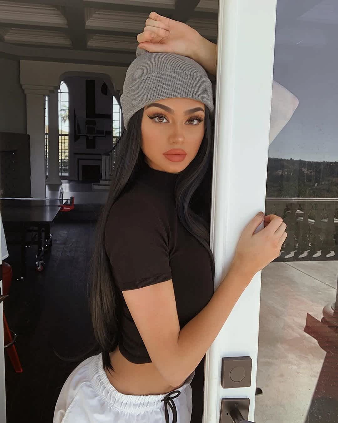 Escorte Sexy - Kurtea De Arges - Roscata discreta atenta la cerintele tale, ofer domnilor manierati companie si masaj terapeutic la domiciliul meu.  Ofer si cer seriozitate maxima, igiena garantata.  Detalii suplimentare la telefon.  Doar wutxup (