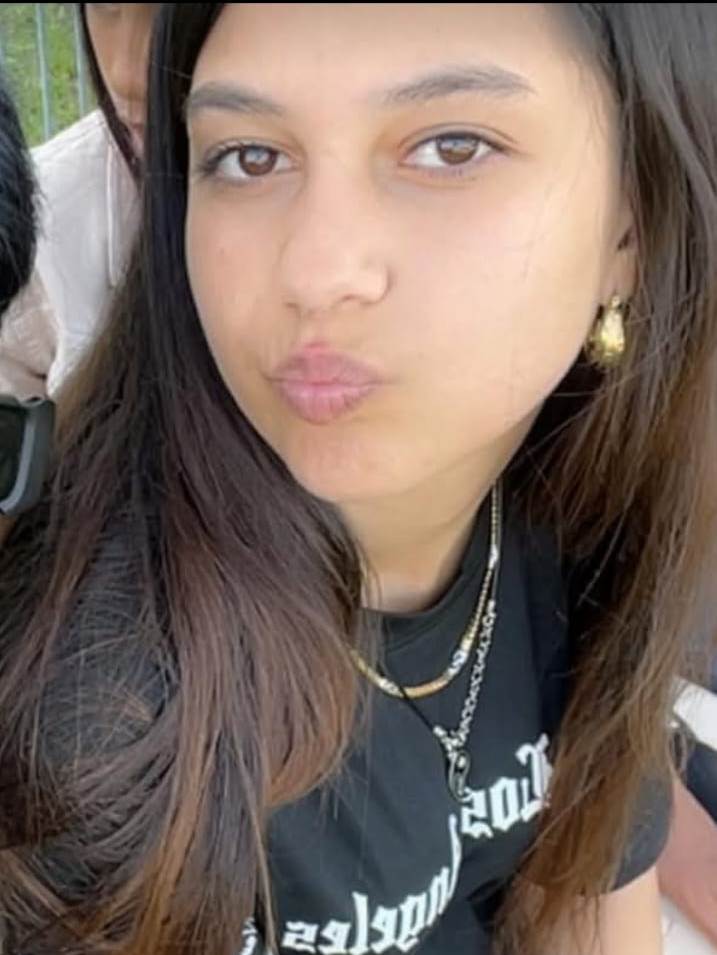 Escorte Sexy - Pitesti - Roscata discreta atenta la cerintele tale, ofer domnilor manierati companie si masaj terapeutic la domiciliul meu.  Ofer si cer seriozitate maxima, igiena garantata.  Detalii suplimentare la telefon.  Doar wutzup (