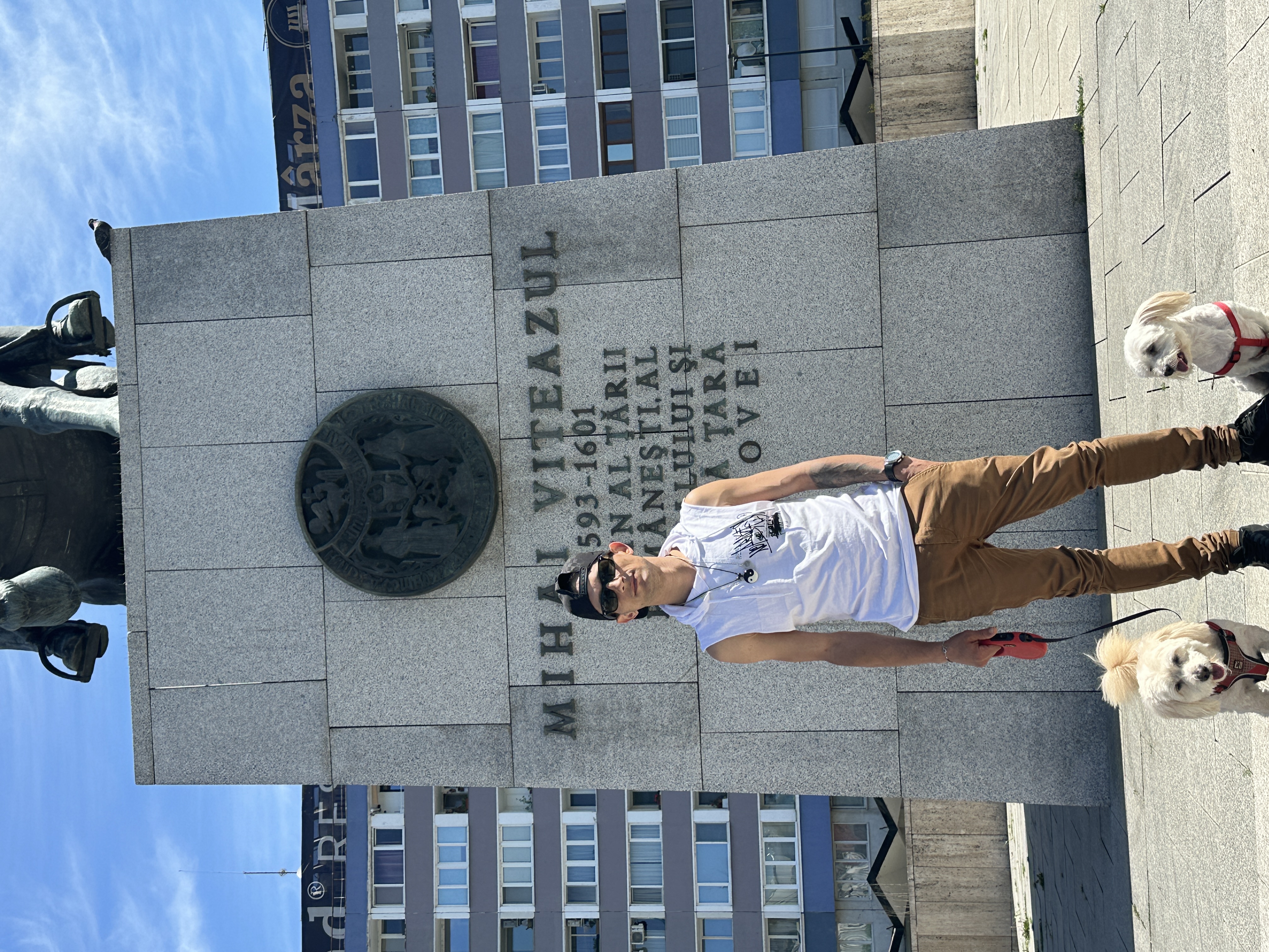 Bucuresti - Escorta Sexy - Salut, ma numesc David , 28 ani , activ cu locatie .  Va ofer masaj de relaxare erotic si multe alte fantezii, trebuie doar sa fi decis ce vrei! Nu raspund la numere private ! Nu trimit poze xxx! Cei ce au pofta de caterinca vor fi blocati! Mai multe detalii va astept la telefon sau whatsApp! Multumesc