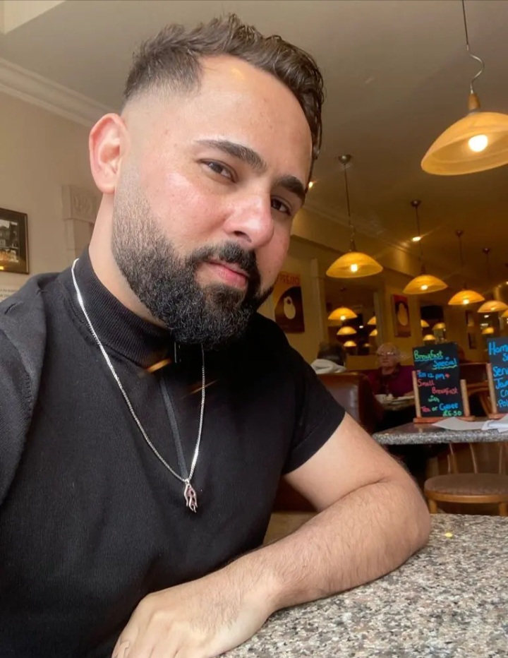 Escorte Sexy - Bucuresti - Îmi place sa sug.  .  .  gratis  caut persoane serioase ?i discrete