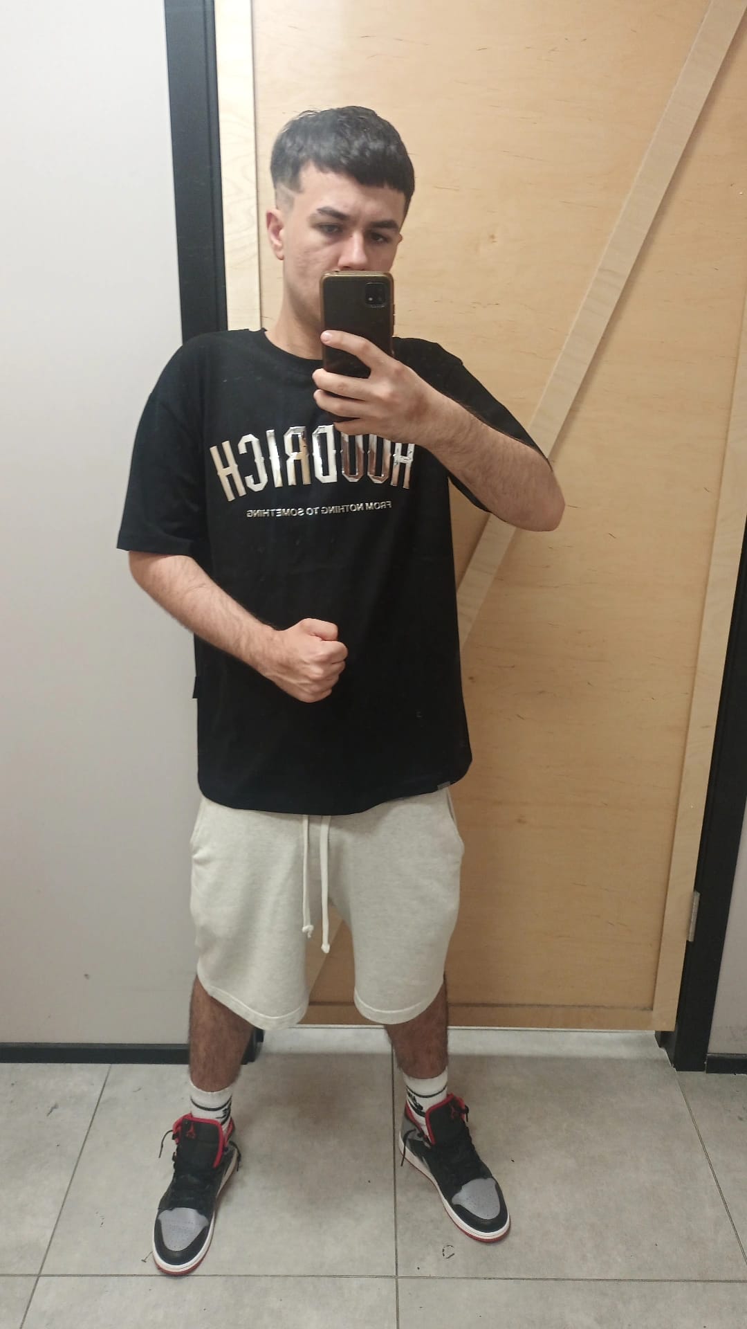 Escorte Sexy - Bucuresti - Gay bi caut barbati pentru a ma ma satisface , fac si masaj.  Accept sa inghit lichidul cald.  Sunt un tip umil numai bun de umilit, ma inbrac in femeie daca vrei! 
In caz ca nu pot raspund ela tel, astept mesaj pe wapp. 