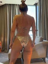 Bucuresti - Escorta Sexy - Cuplu Escort CU FEMEIA NINFOMANE SI SOTIU si sotiu disponibil pe singuri si cupluri