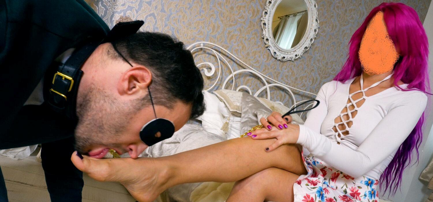 Escorta Sex - Sefa sefilor, sefutilor si sefututilor, Sanziana, iti ordona sa te prezinti chiar acum cu limba scoasa in biroul ei cu cafea, fursecuri si ciocolata, sa ii iei cu ea firimiturile imprastiate de ea pe piept, in poala si de pe birou, Pupincurici! Activeaza-te instant si pune-te in miscare, labagiule, pentru poftele sefei tale! Scoate-ti amarata aia, de scula si pune-mi-o pe birou, sa o studiez sub microscop, sa vad daca am la ce sa fac handjob , daca merita doar calcata in picioare, batjocorita, scuipata, palmuita si torturata sau daca este buna doar sa ma pis pe ea! Sunt doamna directoare fatala si periculoasa care sterge podelele cu tine, carpa umila, fatalaule, ce esti, care te pune sa ii stergi pantofii cu limba si sa ii sugi degetele de la picioare, care iti da porunci umilitoare, te sanctioneaza disciplinar, te exploateaza si abuzeaza, te pedepseste si te pune unde iti este locul.  Sunt sefa de care te indragostesti iremediabil si de care devii obsedat.  Nu ai voie sa deschizi gura decat ca sa iti bag straponul in ea sau sa ma intrebi cum ma poti face fericita! Fundul meu face furori si imi place sa tin cu limba scoasa dupa fundul meu pe toti Labusii.  Imaginatia ta isi ia avant cand ma vezi.  Iti place sa fii abuzat de o femeie sexy, frumoasa si autoritara, ca mine.  Eu sunt cea mai dulce tortura, dupa care tanjesti.  Esti victima mea.  Esti setat si nascut sa fii victima, un lingau, un muist, un pupincurist umil, un OB, un catel tinut, din scurt, in lesa.  Daca ai avea pijda in palma, ti-ai linge palma non stop.   Esti un perdant demn de dispret.  Esti docil si plictisitor, incat te plictisesti si tu de tine.  Esti atat de pampalau, incat nici laba nu stii sa ti-o faci.  In fata mea nu ai nici un cuvant de spus.  Iti place suprematia femeii si divinizezi femeia.  Tot ce iti doresti este sa traiesti pentru a-mi indepini ordinele si dorintele, sa trudesti si sa muncesti pentru mine.  Cand imi auzi tocurile, tremuri de emotie.  Cand te iau la intrebari, te balbai.  Esti insetat dupa un scuipat de al meu, dar ca sa il obtii, trebuie sa mi te faci util.  Iti place sa fii tratat cu fundul si la propriu, si la figurat si sa fii calcat in picioare si la propriu, si la figurat.  Cel mai frumos vis al tau este sa ma frec cu fundul de muianul tau.  Ai umbla cu urmele tocurilor mele, pe tine, chiar si pe frunte, la cat de mult iti place sa fii calcat in picioare, de mine.   Pentru mine ti-ai amaneta tot ce ai si chiar si viitorul.  Oricum, nu ai nici un viitor fara o sefa ca mine.  Sunt stapana/ dominatoarea/mistress Sanziana si practic o gama larga de dinamici interpersonale, de subordonare : porunci, pedepse, sensory play, strapon play, iocuri de rol, age play, pegging, bondage, disciplina, dominare usoara si dura, submission, , masochism, tortura, dresaj, dominare casnica, financial domination, constrangere/fortare, umilire verbala/fizica/publica, dezumanizare, obiectificare, feminizare, sisificare, uro, facesitting, fisting, ceruire, blindfolds, vorbit murdar, spanking, trampling, biciuire, hand job, foot job, foot fetish, heels fetish, nylon fetish, gloves fetish, etc.  Domin face to face sau la telefon.  Suna-ma, daca ai fantezii neconventionale, oricat de bizare, daca vrei sa incerci ceva nou sau daca simti ca nu iti afli locul intr-un stil de viata traditional! - Telefon: 0790546873 