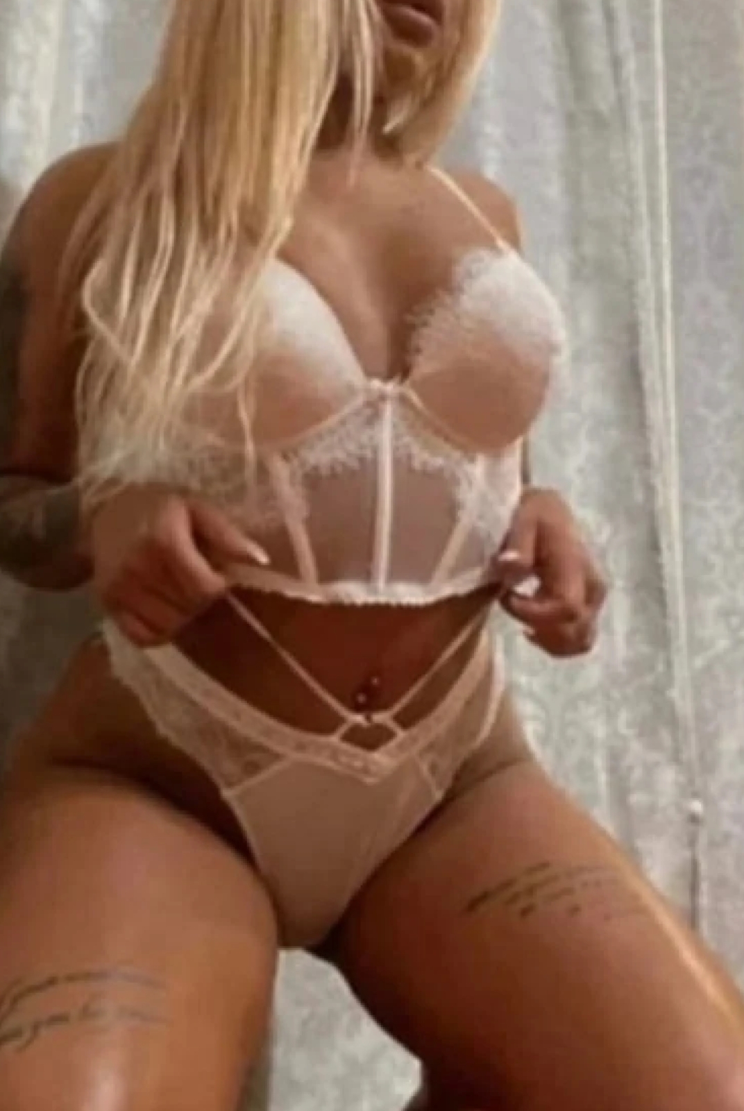 Escorta Sex - Buna.  Blonda miniona tatuata .  Te aștept în locație .  Doar in weekend asta sunt aici .  - Telefon: 0793812231 