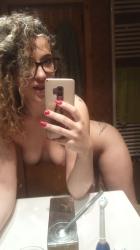 Bucuresti - Escorta Sexy - Servicii: Bună ziua, sunt Karla, am o doamnă care este întotdeauna gata să te facă să te simți bine.  Am un simț al umorului foarte mare, sunt inteligent și foarte prietenos.  Abia aștept să te cunosc și să petrec un moment minunat împreună, unde te poți antrena, dar și să te relaxezi în același timp ????????? Nu ezitați să mă contactați și să -mi puneți toate întrebările.  Lucrez foarte curat și sunt foarte respectuos.  Te aștept.  Alege -mă și lasă -mă să -ți arăt abilitățile mêle.  Contact me on whatsaap