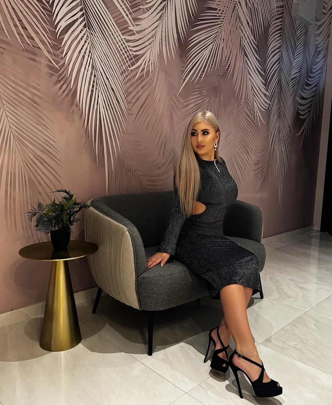 Escorta Sex - Escorta manierata am revenit.  Ofer companie si masaj terapeutic facut cu creme si uleiuri aromate domnilor manierati intr-o locatie discreta.  Locuri de parcare si ac.  Detalii la telefon.  - Telefon: 0790521733 