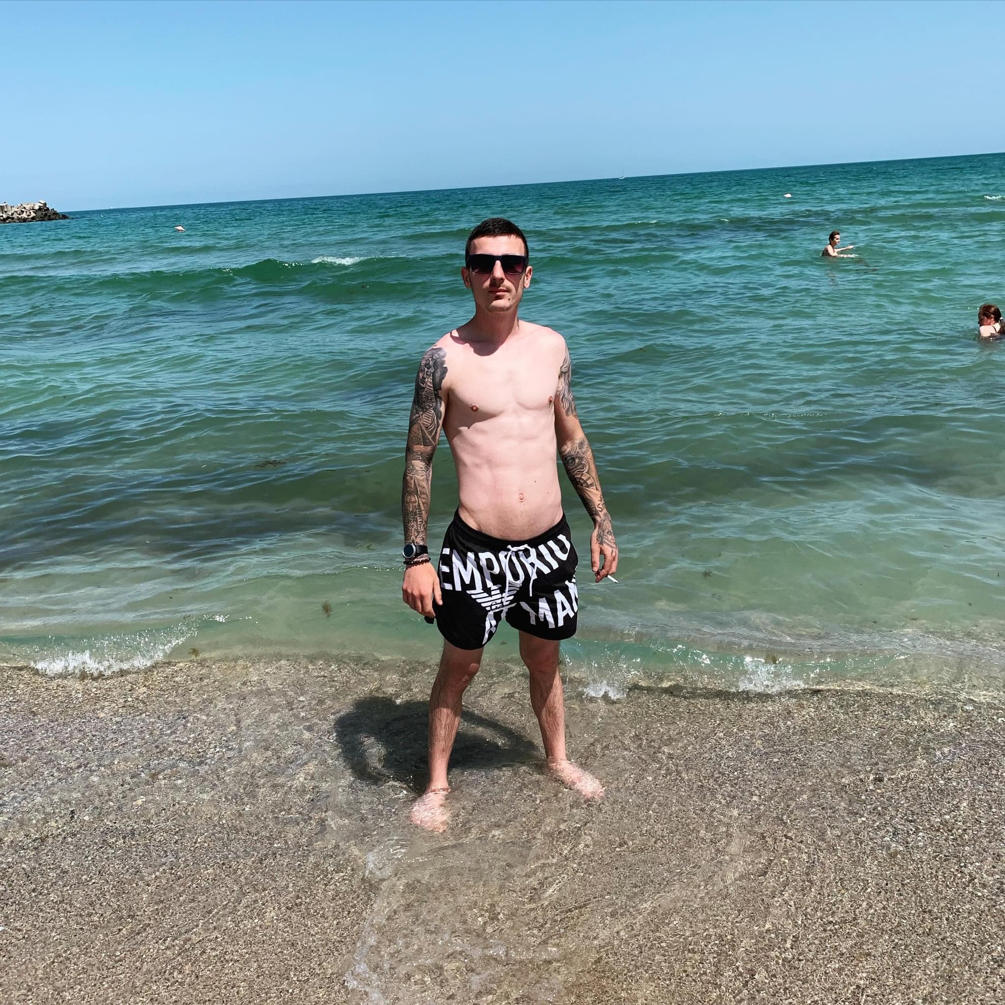 Bucuresti - Escorta Sexy - Activ Dotat ofer servicii de top ! Masaj de relaxare , companie .  Contacteaz? m? pentru detalii!