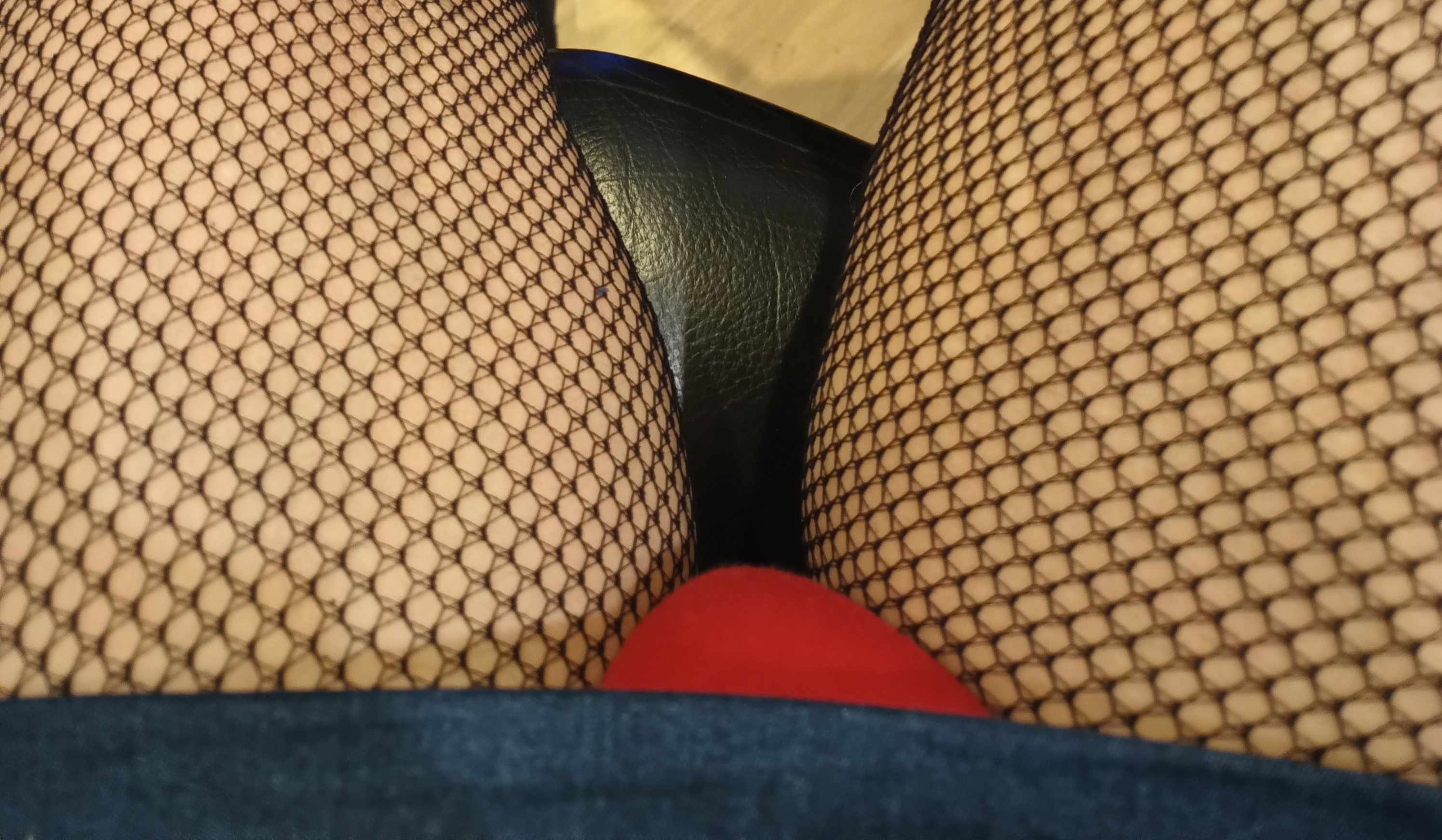 PLOIESTI - Escorta Sexy - Gay numai PASIV, sug PULLA in masina sau natura