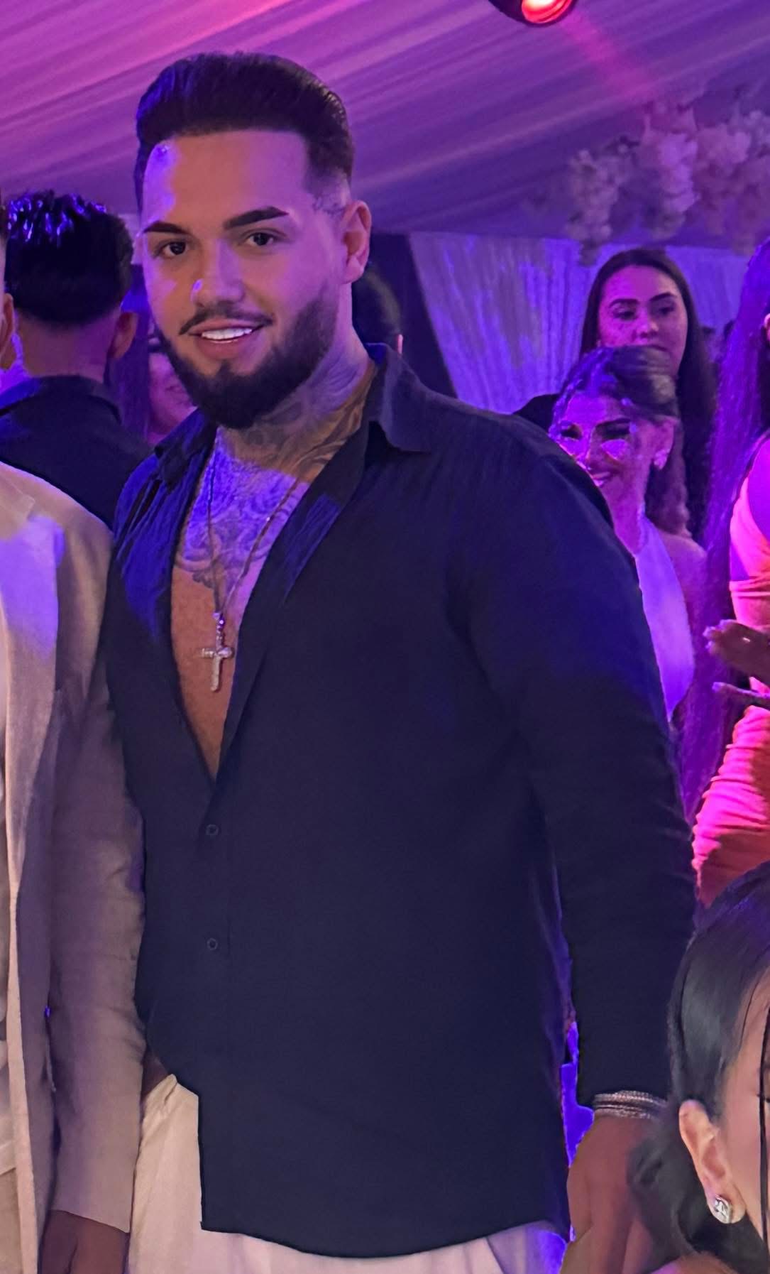 Bucuresti - Escorta Sexy - Escorta senzuala iti pot oferi companie, masaj de relaxare, intr-o ambianta placuta, clipe linistite la domiciliul meu sau al tau.  Astept domni seriosi si manierati.  Detalii la telefon