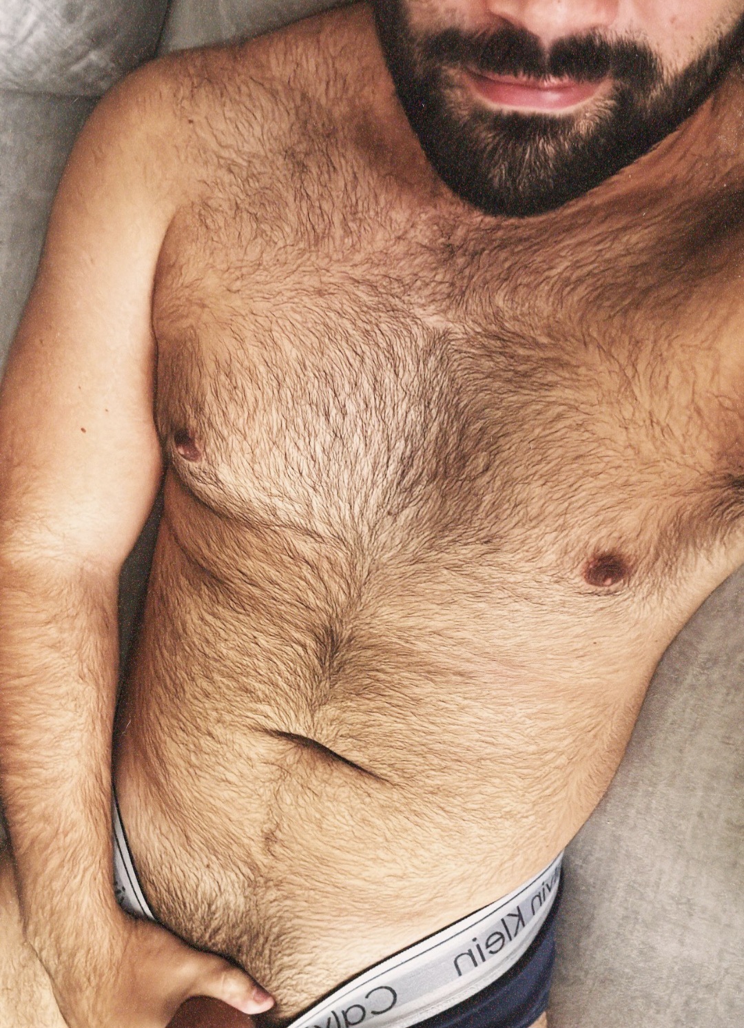 Bucuresti - Escorta Sexy - Escort atent  la detalii te astept la mine domn serios sa-ti ofer cele mai bune servicii de companie, masaj de relaxare, body cu creme si uleiuri parfumate, esti un domn caruia ii place atmosfera atunci suna-ma, nu iti va parea rau.  Detalii la telefon. 